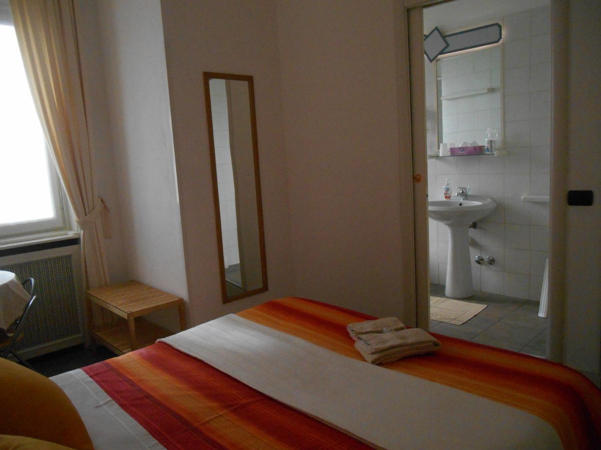 Bed and Breakfast Le Rose Malpensa Бусто-Арсіціо Екстер'єр фото