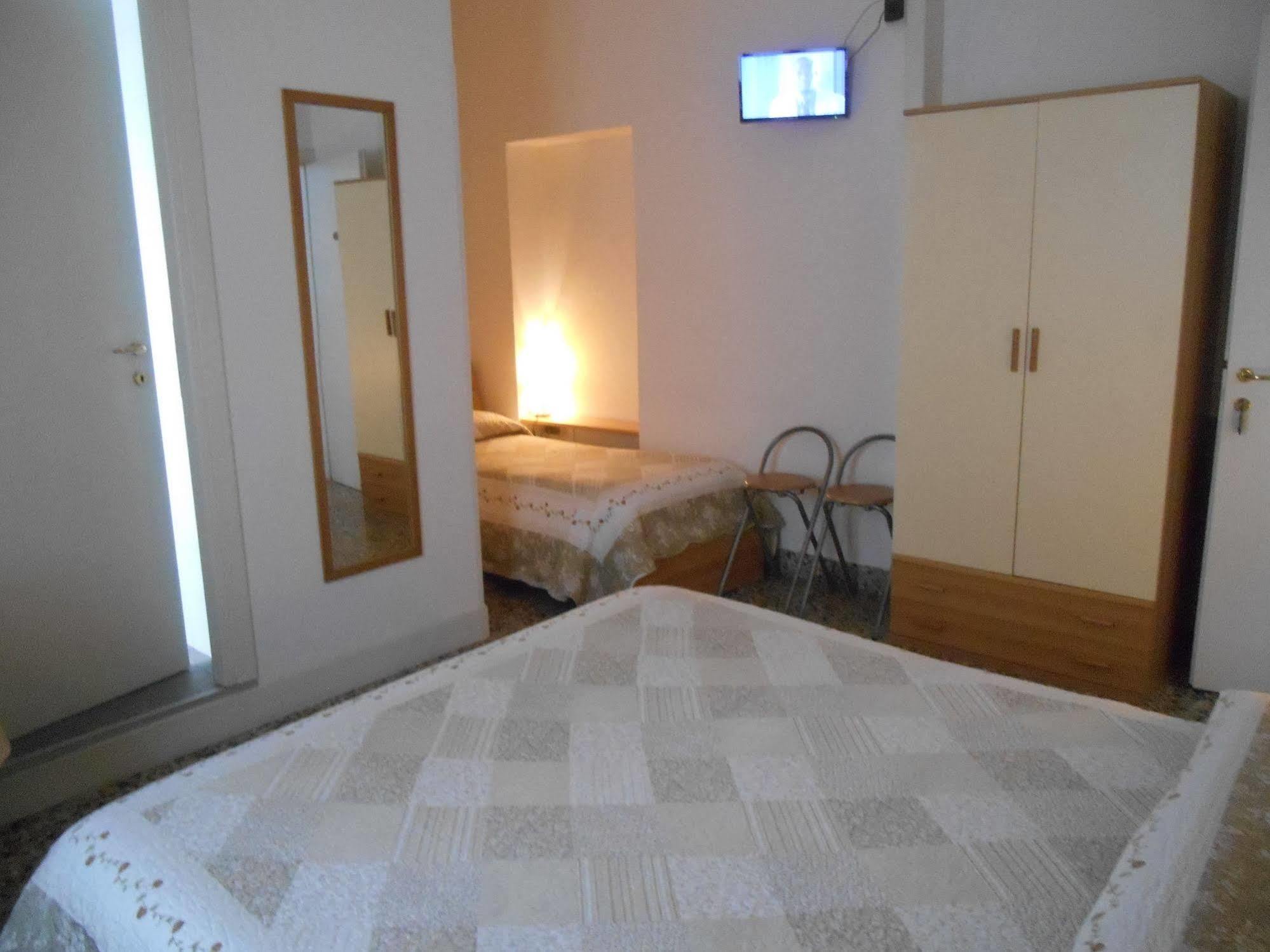 Bed and Breakfast Le Rose Malpensa Бусто-Арсіціо Екстер'єр фото