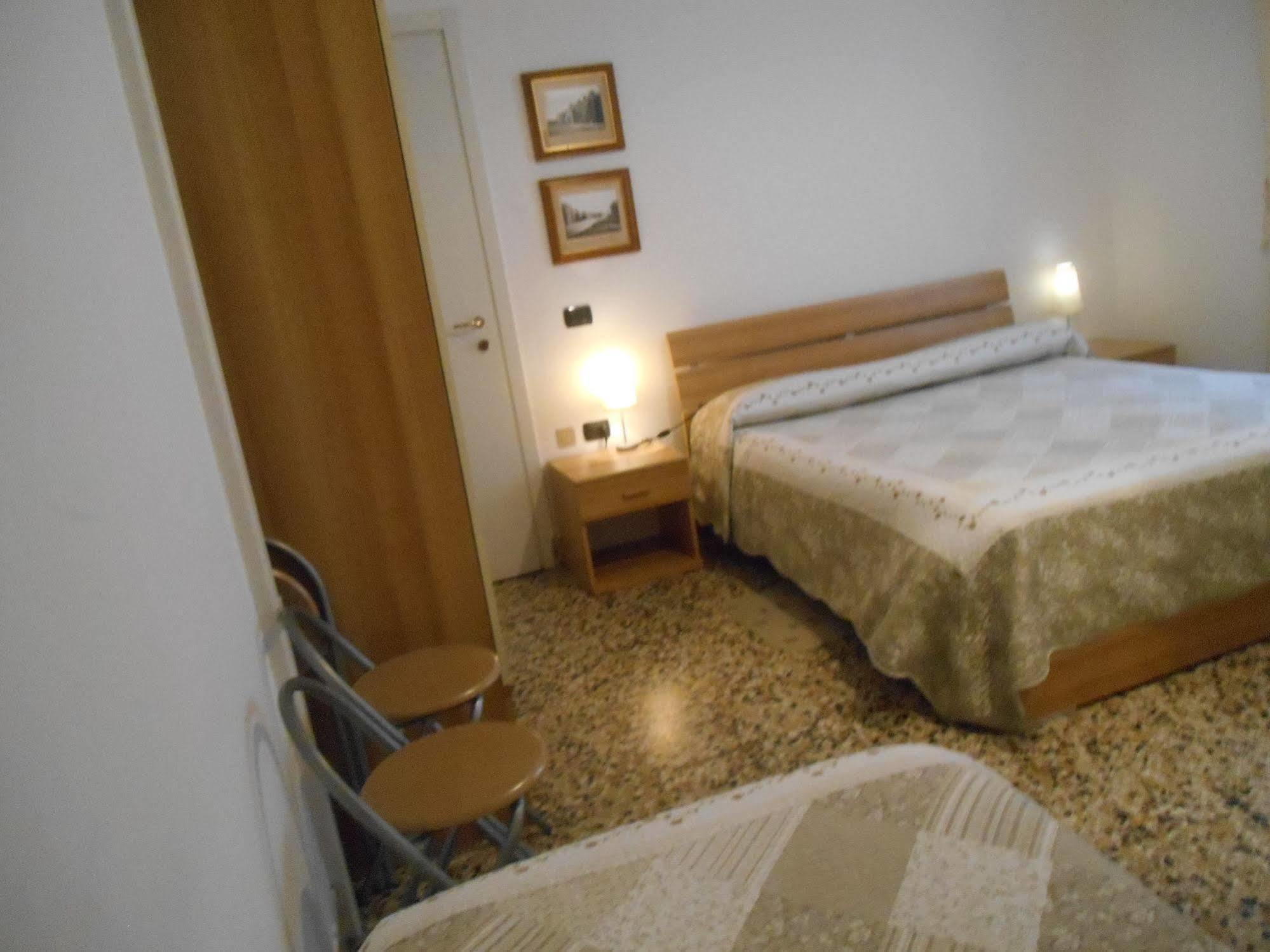 Bed and Breakfast Le Rose Malpensa Бусто-Арсіціо Екстер'єр фото